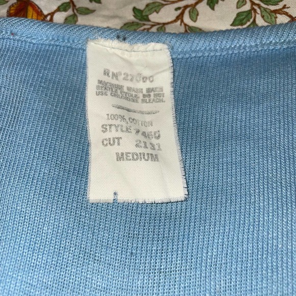 Women’s vintage boho baby blue crop top - Picture 4 of 9
